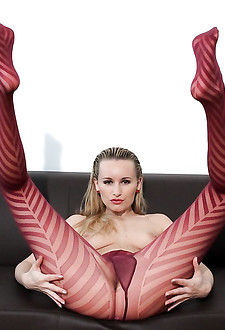 Leggy Claudia win red fishbone pantyhose