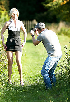 Hot blonde and guy outdoors having hot sex then pissing