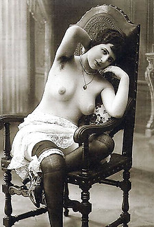 Vintage beauties love showing their bottoms in the fifties