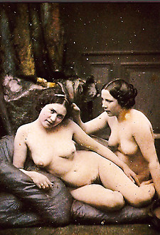 Vintage hot beauties enjoy posing naked in the thirties