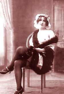 Some hot vintage chicks relaxing in the twenties posing