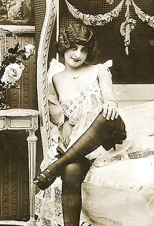 Sexy horny vintage chicks posing at home in the twenties