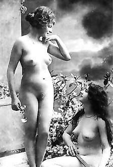 Vintage lesbian nude chicks enjoy posing in the twenties