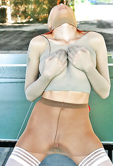 Teen girl doing the do totally in pantyhose