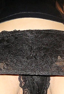 Babe in sexy black lingerie posing in doggy