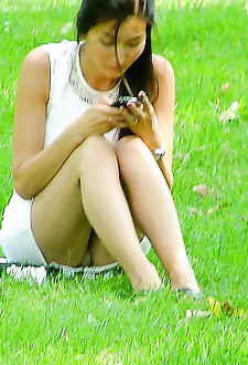 Spying between the legs up skirts