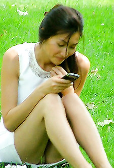 Free real upskirt in the city center