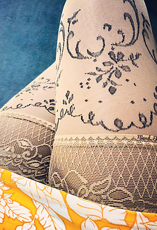 French amateur legs in nylons #009