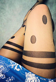 French amateur legs in nylons #010