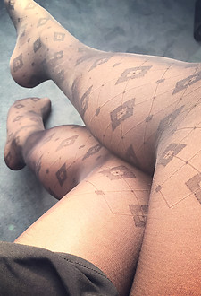 French amateur legs in nylons #027