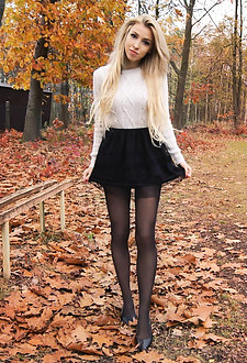 Amateurs in sexy nylons #005