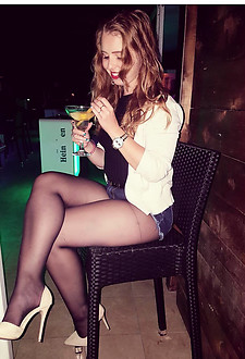 Amateurs in sexy nylons #049