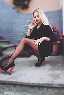 Amateurs in sexy nylons #050