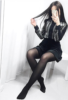 Amateurs in sexy nylons #060