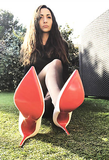 Amateurs in sexy nylons #073