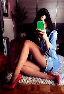 Amateurs in sexy nylons #083