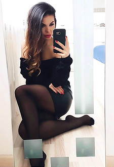 Amateurs in sexy nylons #096