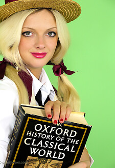 Zuziana - Classic Distraction