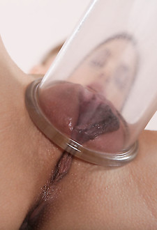 Avril Sun sucking her clit