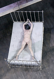 Elise Hooded but Struggling